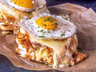 Tousty croque madame ze zbylého pečeného masa