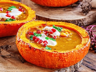 Dýňová polévka v podzimních mističkách