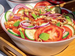 Pikantní rajčatový salát s mátou