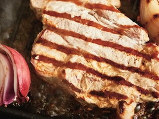 Vepřová krkovice v jogurtu se skořicí a citronovou kůrou