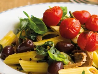 Penne s pečenými rajčaty a tuňákem