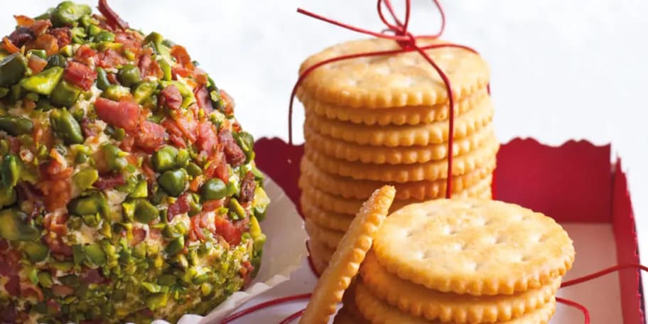 Slaninovo-čedarový míč