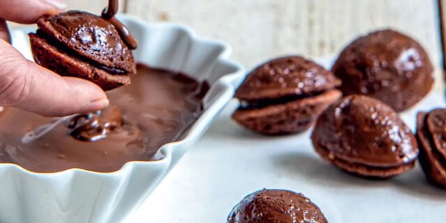 Kakaové ořechy plněné čokoládou