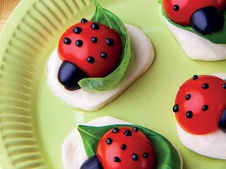 Berušky do pusy z mozzarelly a rajčátek