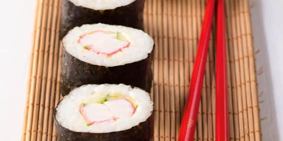 Maki s tyčinkami surimi