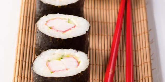 Maki s tyčinkami surimi