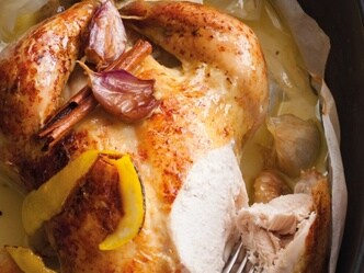 Sedlácké kuře pečené v mléce s česnekem a šalvějí