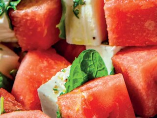 Melounové špízy s nakládaným sýrem