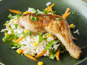 Kuře s jasmínovou rýží a zeleninou