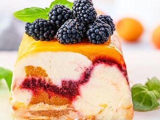 Zmrzlinový dort s letním ovocem