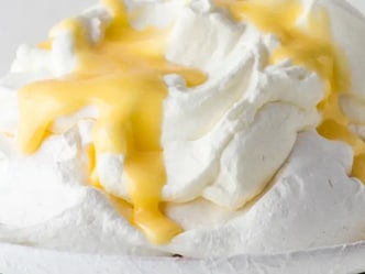Pusinky s vanilkovou šlehačkou a citronovým krémem