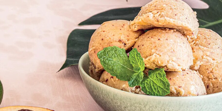 Nektarinková zmrzlina smetanová