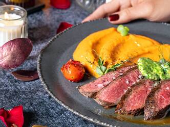 Šťavnatý Queensland steak s pikantním  batátovým pyré
