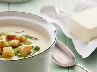 Lučinová polévka s květákem