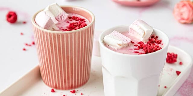 Růžová horká čokoláda