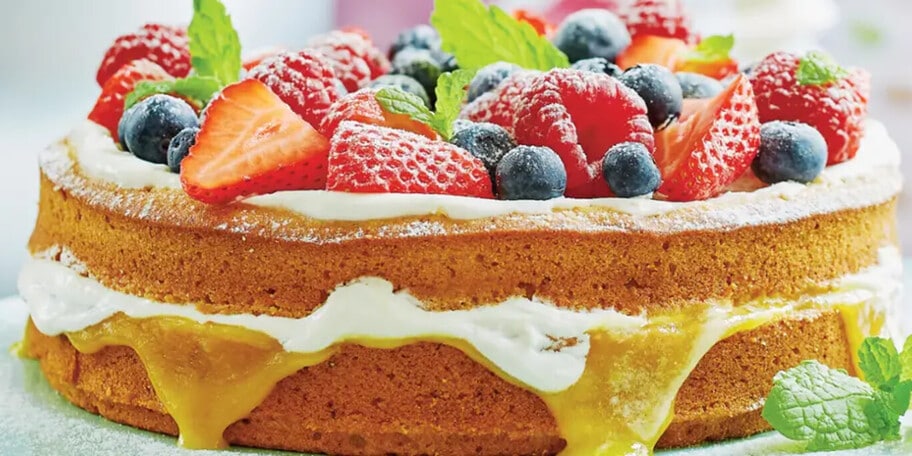 Přesnídávkový narozeninový dort s ovocem