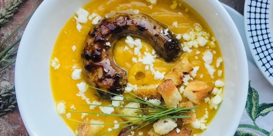 Pórkový krém s glazovaným kuřecím krkem