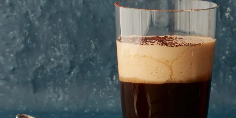 Káva s karamelovým mlékem