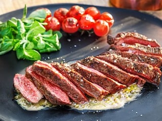 Excelentní Rumpsteak na grilu s pepřovou omáčkou