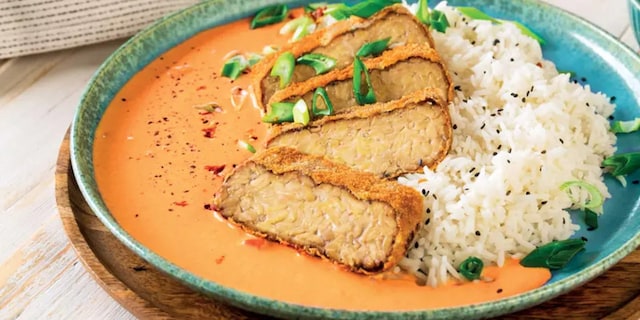 Smažený tempeh à la kuře na paprice s rýží