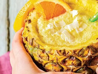 Dětská piňa colada v ananasu