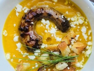 Pórkový krém s glazovaným kuřecím krkem