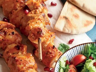 Kuřecí kebab s triem hummusů