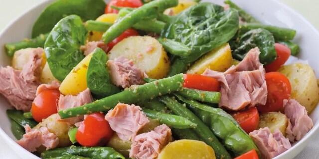 Teplý tuňákový salát