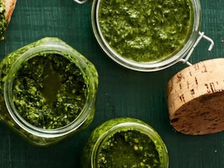 Pesto z bazalky, špenátu a kešu ořechů