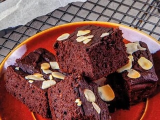 Fazolové brownies s mandlemi