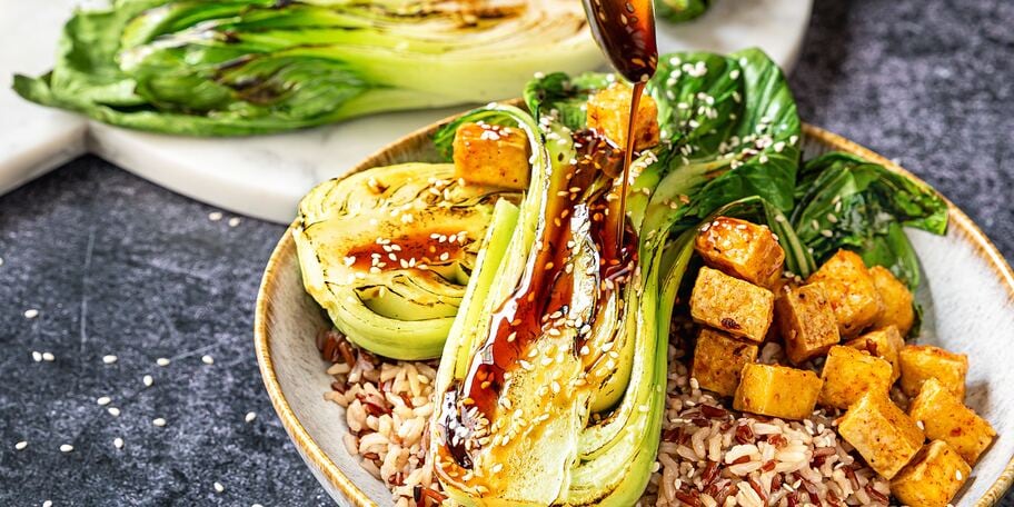 Křupavé tofu s grilovaným pak choi