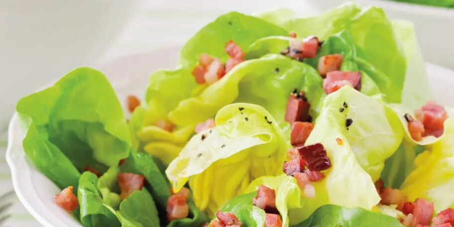 Hlávkový salát se slaninou