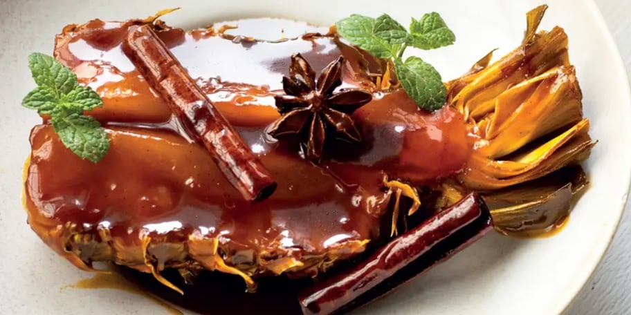 Pečený ananas s karamelovou omáčkou