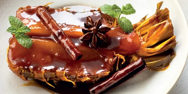 Pečený ananas s karamelovou omáčkou