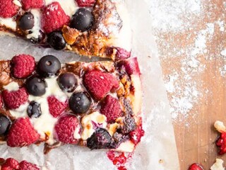 Pizza s ovocem, nutellou a čokoládou