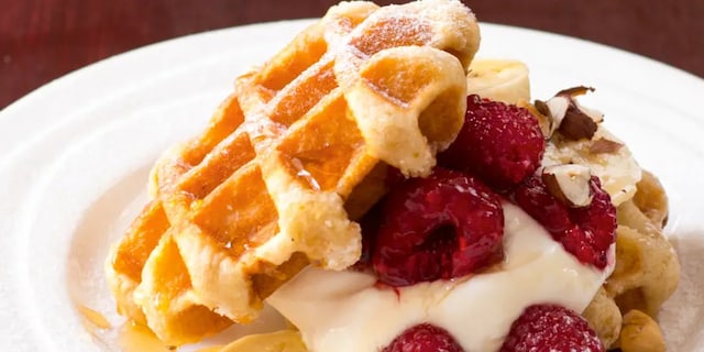 Vafle s tvarohem a ovocem