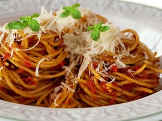 Rychlé špagety se sušenými rajčaty
