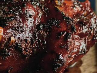 Pečená kolena s jablkovým křenem