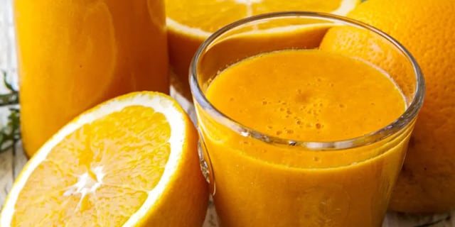 Pomerančovomrkvový fresh se zázvorem a kurkumou