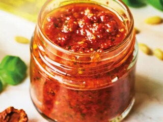 Pesto ze sušených rajčat s kešu ořechy