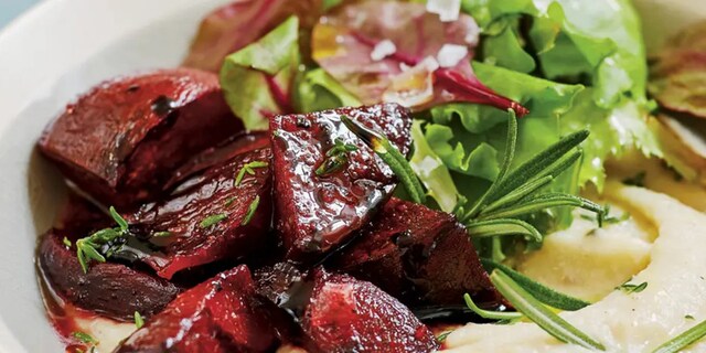 Glazovaná červená řepa s celerovým pyré