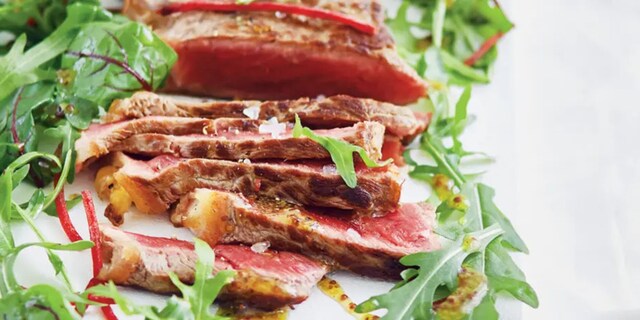 Salát s filírovaným hovězím steakem
