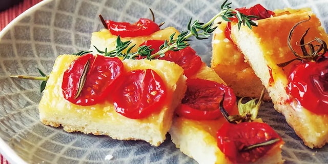 Focaccia s cherry rajčátky