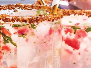 Kokosová voda s jahodami