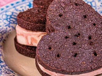 Zmrzlinové sendviče ve tvaru srdce nejen na Valentýna