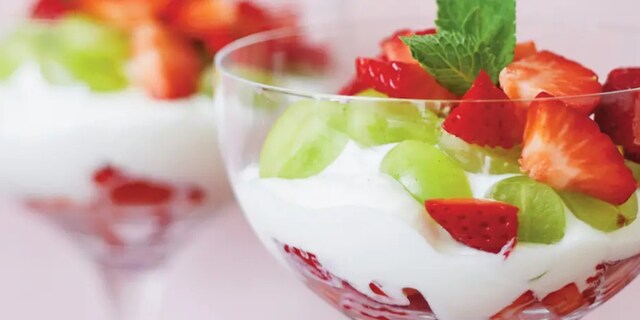 Ovocný tvarohový pohár