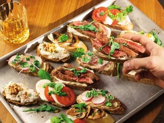 Chlebíčky s celerovojablečnou remuládou