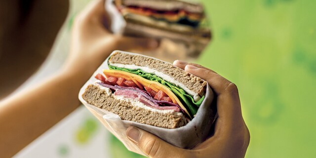 Duhové obložené chlebíky