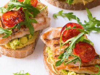 Tousty s pečenými rajčaty