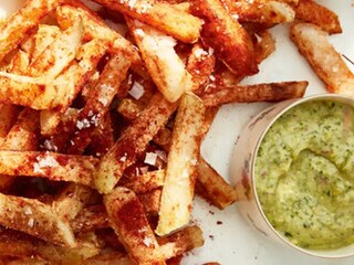 Kedlubnové hranolky se zeleným dipem